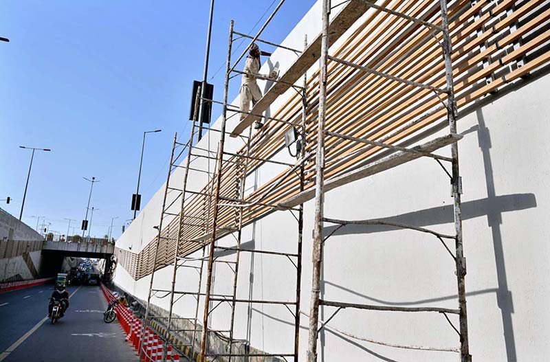 Labourers Enhance Appearance of Abdul Sattar Edhi Underpass Labourers Enhance Appearance of Abdul Sattar Edhi Underpass