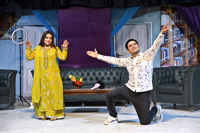 Artists Perform in Sindhi Drama ‘Hojamalo’ at Sindh Theatre Festival