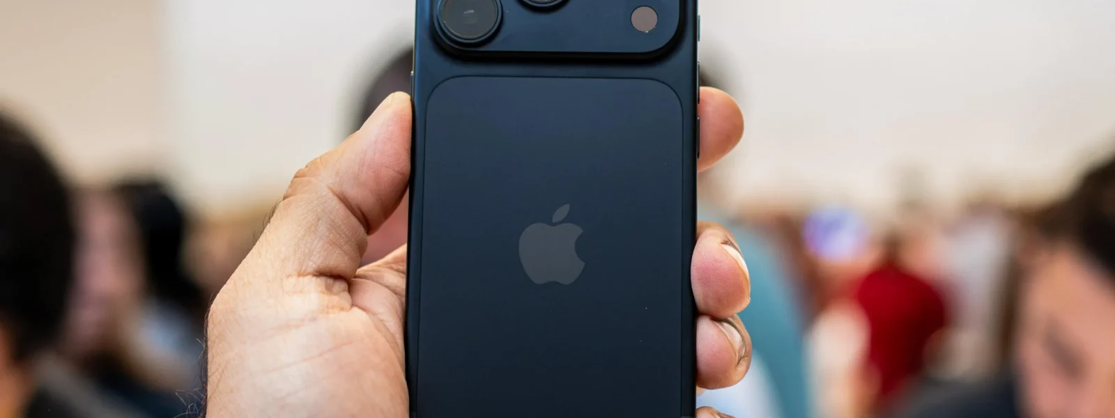 Smartphone manufacturers hike prices amid industry trend Smartphone manufacturers hike prices amid industry trend