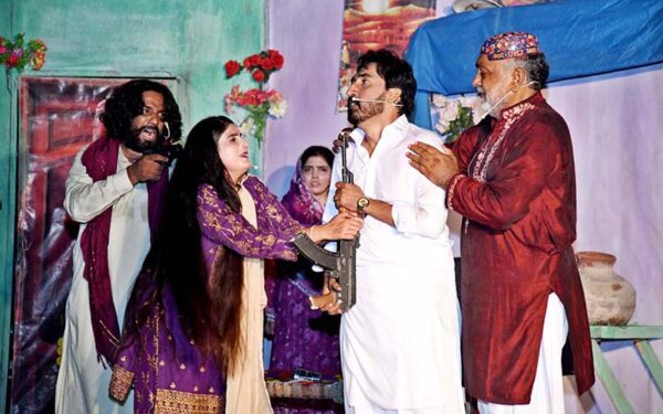 Sindhi drama ‘Mandi Jin Jay Mann Main’ performs at Sindh Theatre Festival