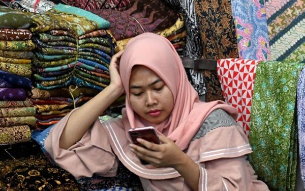 Smartphone shipments fall 23% in Southeast Asia due to price hikes Smartphone shipments fall 23% in Southeast Asia due to price hikes