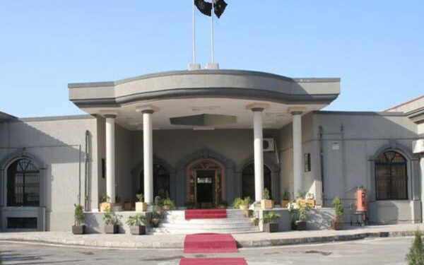 IHC orders citizen to appear before FIA over offloading