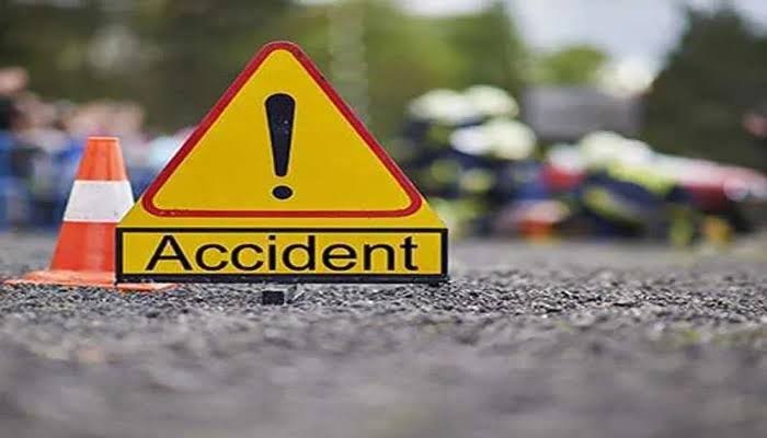 Four Injured in Vehicle Overturn Near Karachi Bypass