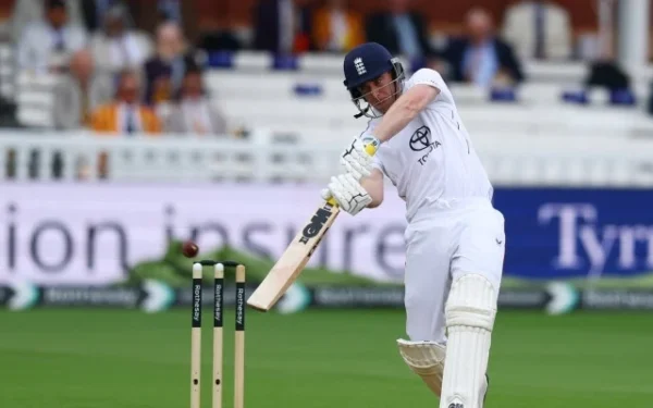 England’s Lawrence scores fifty as England extend lead against Pakistan England’s Lawrence scores fifty as England extend lead against Pakistan