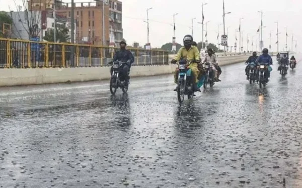 Karachi set for light rain amid hot, humid weather Karachi set for light rain amid hot, humid weather