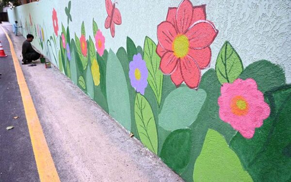 Artist paints wall in Muslim town during city beautification Artist paints wall in Muslim town during city beautification