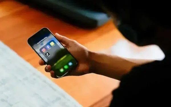 Petition Filed for Ban on Social Media Use by Children Under 16 Petition Filed for Ban on Social Media Use by Children Under 16