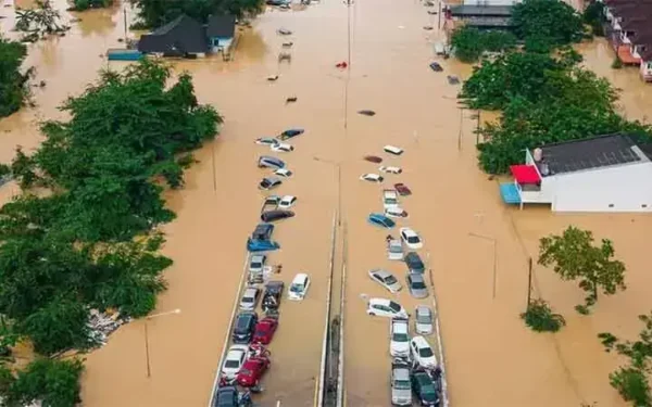Typhoon Saudel Causes Flooding in China’s Coastal Provinces Typhoon Saudel Causes Flooding in China’s Coastal Provinces