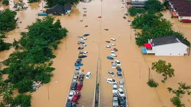 Typhoon Saudel Causes Flooding in China’s Coastal Provinces Typhoon Saudel Causes Flooding in China’s Coastal Provinces