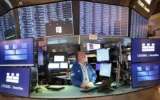 AI stocks plunge as industry leaders warn of risks AI stocks plunge as industry leaders warn of risks