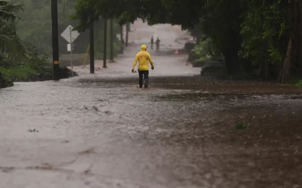 Hurricane Nolo Threatens Hawaiian Islands Hurricane Nolo Threatens Hawaiian Islands