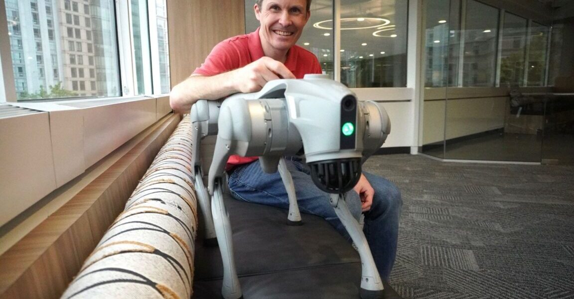 Robot Dog Draws Attention on Pakistani Streets