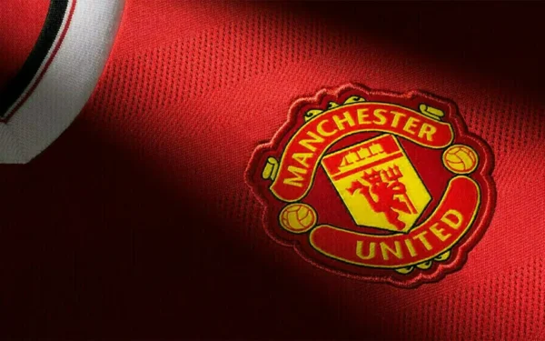 Manchester United Offers Fans Chance to Own Old Trafford Pitch Sections