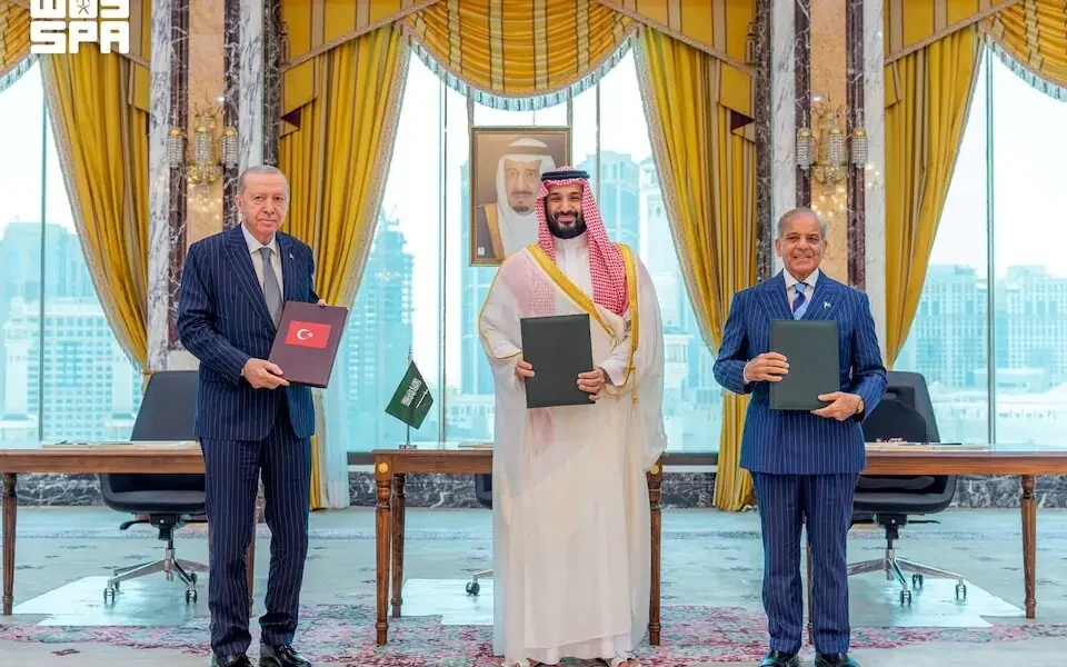 Pakistan, Saudi Arabia, Turkiye to Hold Urgent Defence Meeting Amid Houthi Attacks Pakistan, Saudi Arabia, Turkiye to Hold Urgent Defence Meeting Amid Houthi Attacks