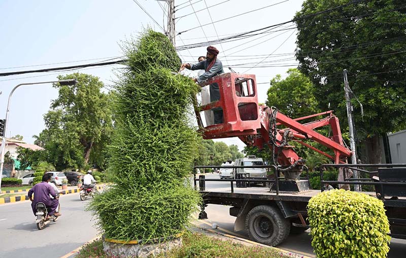 Cantonment Board Workers Tackle Maintenance Tasks in Karachi Cantonment Board Workers Tackle Maintenance Tasks in Karachi