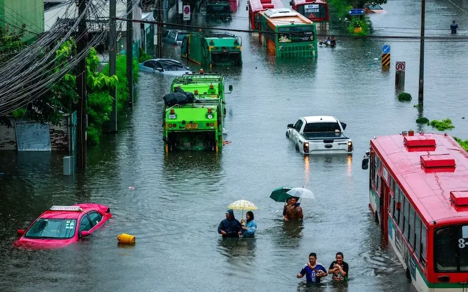 Bangkok floodwaters recede as authorities work to drain canals Bangkok floodwaters recede as authorities work to drain canals