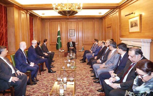 Prime Minister Meets with International Financial Firms