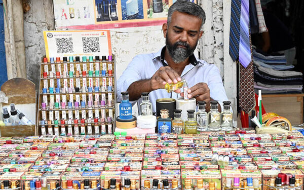Street vendors continue to operate in bustling Saddar area