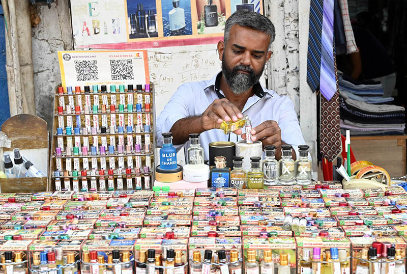 Street vendors continue to operate in bustling Saddar area