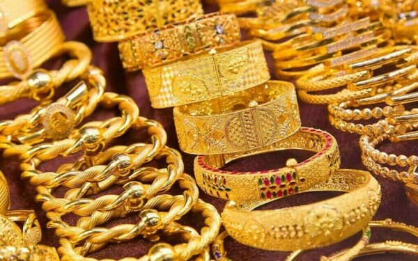 Gold prices drop by Rs4,000 per tola Gold prices drop by Rs4,000 per tola