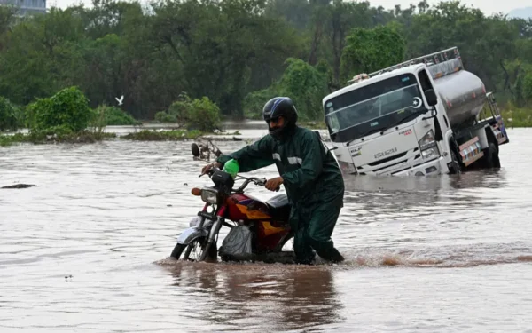 Heavy rain disrupts Rawalpindi and Islamabad, closes schools Heavy rain disrupts Rawalpindi and Islamabad, closes schools