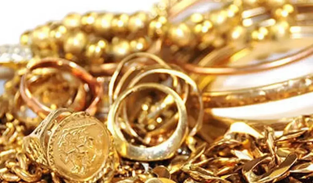 Gold prices drop in Pakistan as international market falls Gold prices drop in Pakistan as international market falls