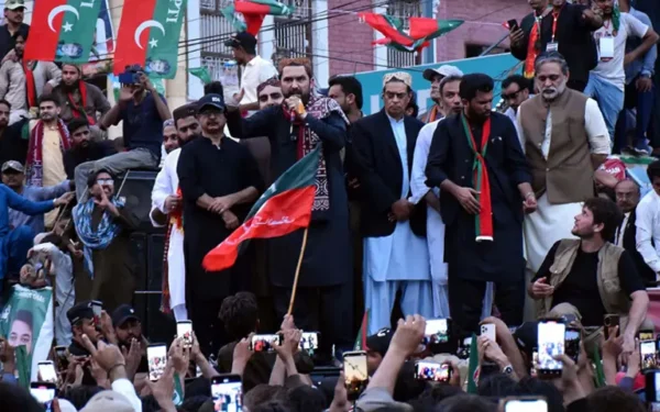 KP CM reaches Karachi amid PTI rally KP CM reaches Karachi amid PTI rally
