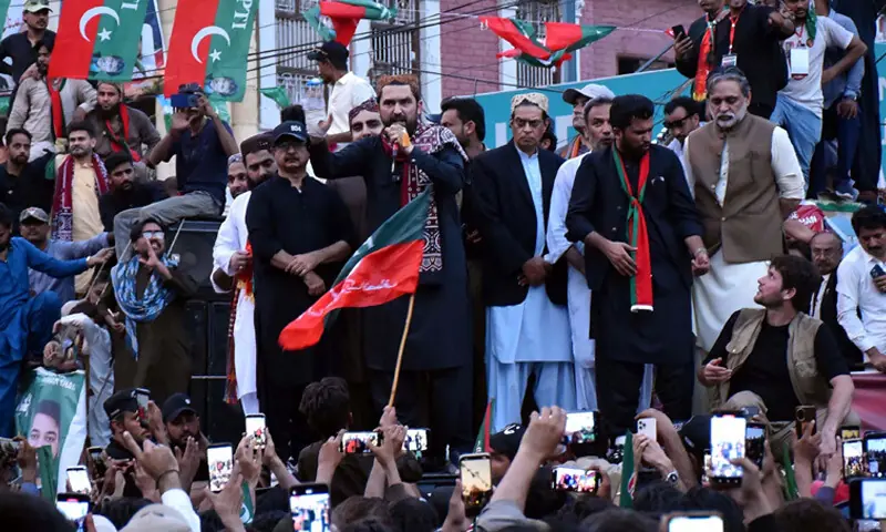 KP CM reaches Karachi amid PTI rally KP CM reaches Karachi amid PTI rally