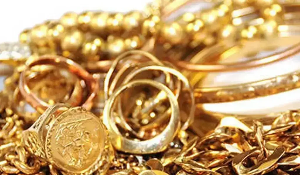 Gold prices rise by Rs800 per tola in Pakistan Gold prices rise by Rs800 per tola in Pakistan