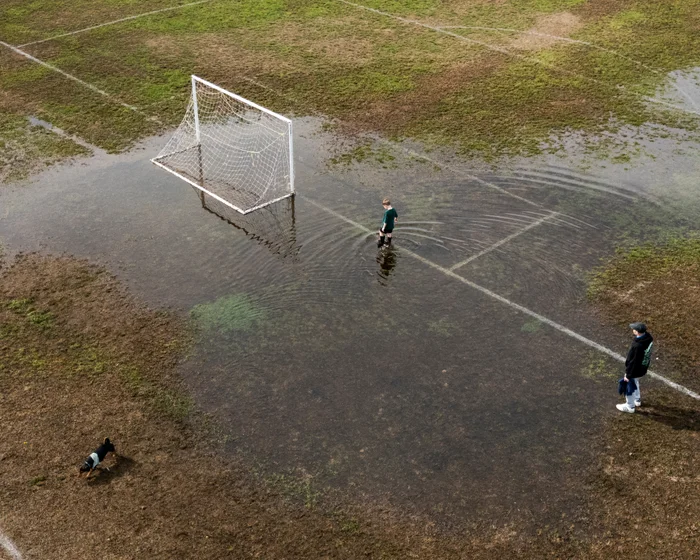 Thames Water Pipe Burst Forces School Closures in London and Surrey Thames Water Pipe Burst Forces School Closures in London and Surrey