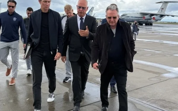 US envoys arrive in Moscow for Ukraine peace talks US envoys arrive in Moscow for Ukraine peace talks