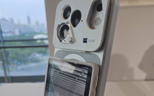 Vivo Launches Camera Monitor Accessory to Boost Panel Demand