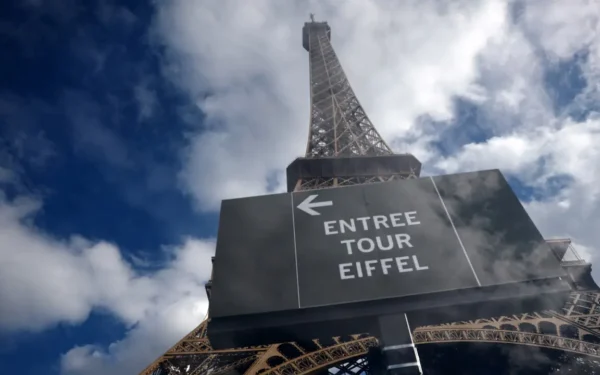 Paris probes Eiffel Tower staff ‘sidelining’ during Hindu group visit Paris probes Eiffel Tower staff ‘sidelining’ during Hindu group visit