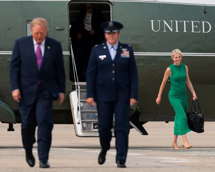 US President Trump faces scrutiny over cash gifts to aides US President Trump faces scrutiny over cash gifts to aides