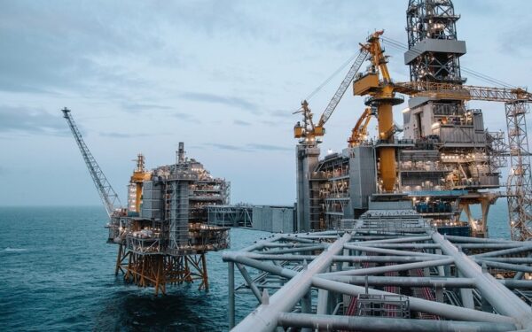 Shipping Costs Soar, Threatening Fuel Prices in Pakistan Shipping Costs Soar, Threatening Fuel Prices in Pakistan