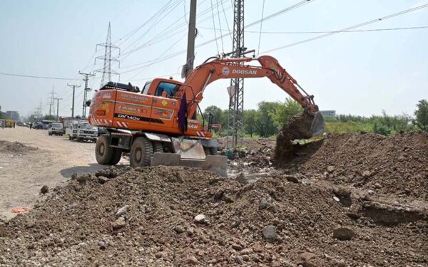 CDA Launches Major Rehabilitation and Widening Project for Islamabad Expressway Service Road CDA Launches Major Rehabilitation and Widening Project for Islamabad Expressway Service Road