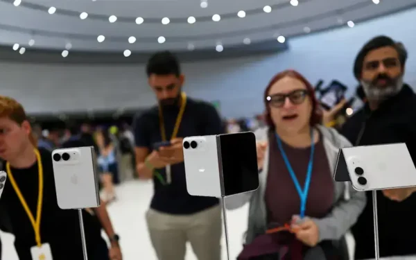 Apple Launches Foldable iPhone Duo with Advanced AI Capabilities Apple Launches Foldable iPhone Duo with Advanced AI Capabilities