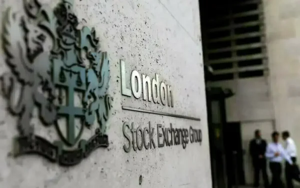 London stock market falls as oil prices rise and bond yields soar London stock market falls as oil prices rise and bond yields soar