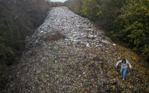 Two More Arrested in Massive Illegal Waste Dump in Oxfordshire Two More Arrested in Massive Illegal Waste Dump in Oxfordshire