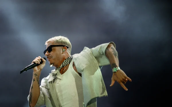 Macklemore sings ‘Free Palestine’ during concert, faces backlash Macklemore sings ‘Free Palestine’ during concert, faces backlash