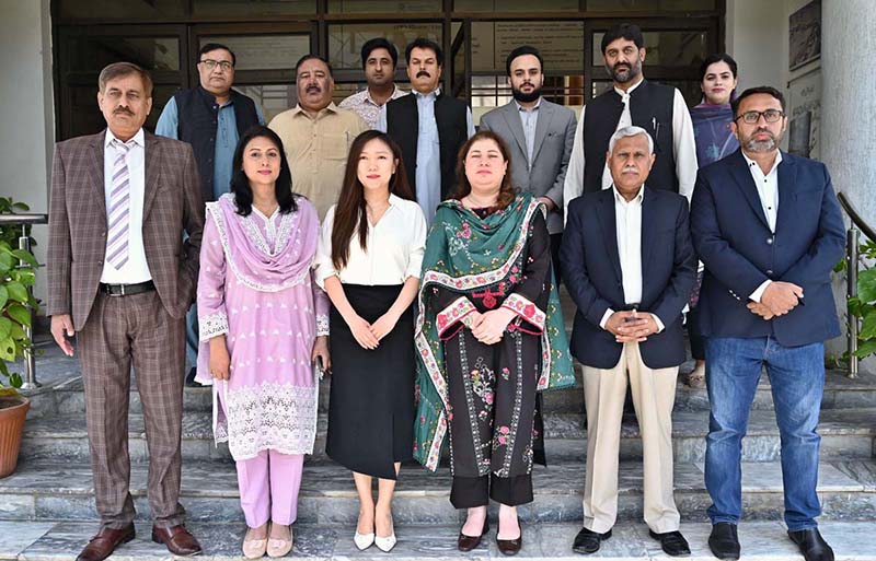 Chinese official visits Associated Press of Pakistan headquarters