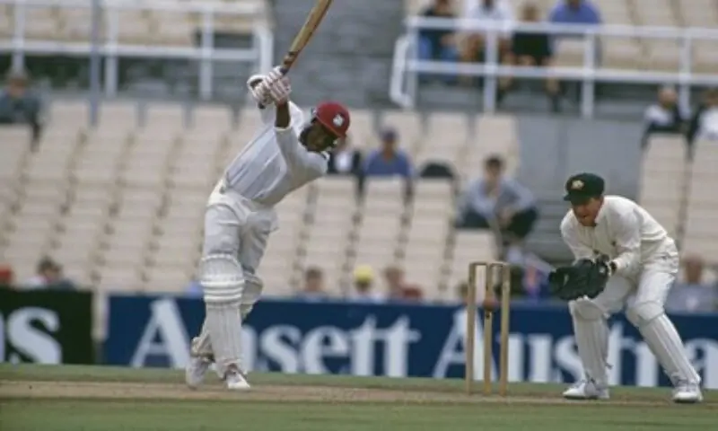 Cricket Legends Urge Proper Medical Care for Imran Khan Cricket Legends Urge Proper Medical Care for Imran Khan
