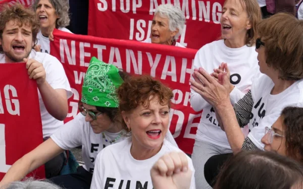 Actors Arrested at Anti-Netanyahu Protest in New York Actors Arrested at Anti-Netanyahu Protest in New York