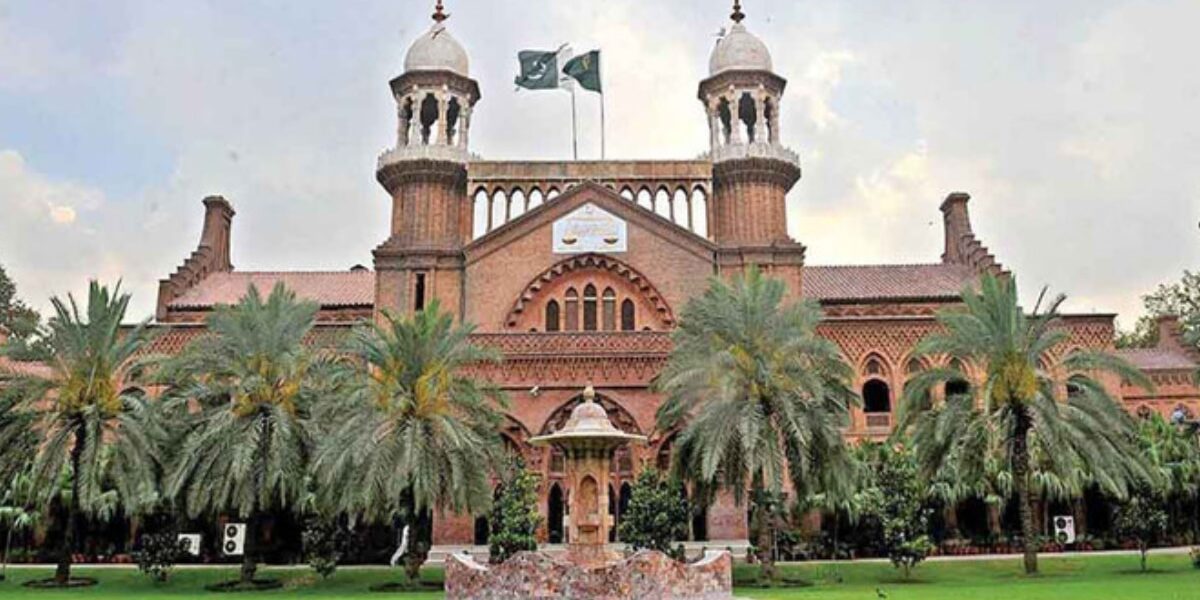 Lahore High Court Imposes Rs. 100,000 Fine on Woman for Contempt Petition Lahore High Court Imposes Rs. 100,000 Fine on Woman for Contempt Petition