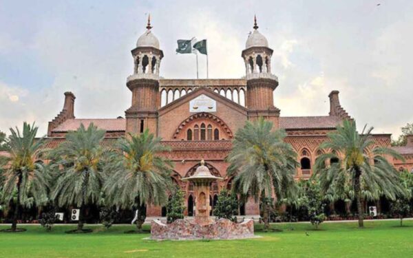 Lahore High Court Imposes Rs. 100,000 Fine on Woman for Contempt Petition Lahore High Court Imposes Rs. 100,000 Fine on Woman for Contempt Petition