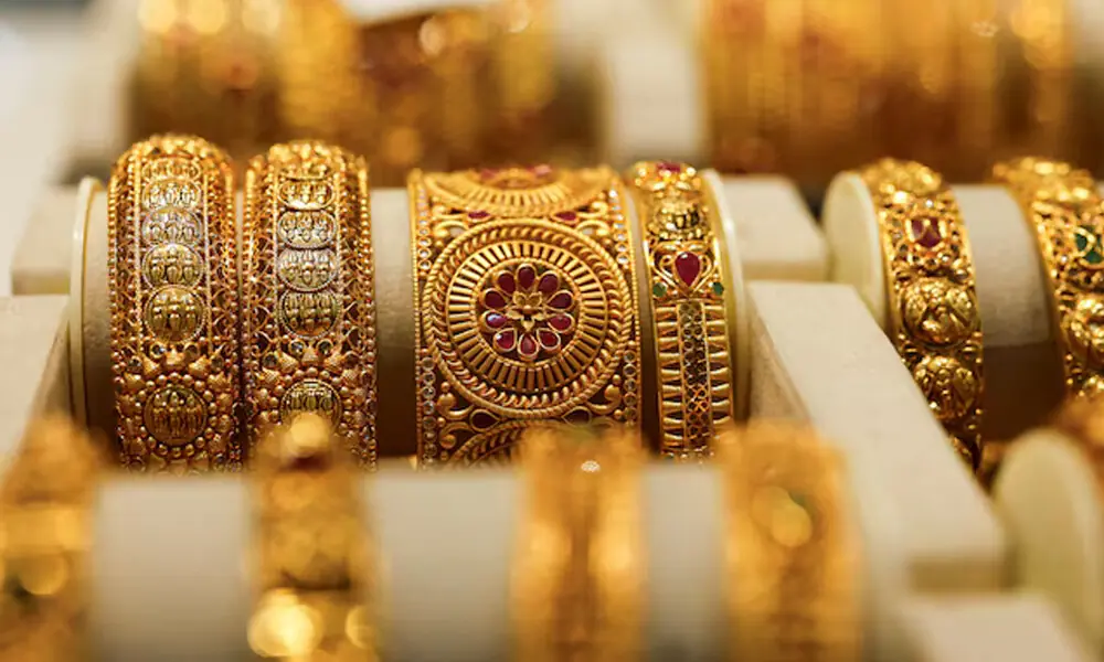 Gold prices fall in Pakistan as global market declines Gold prices fall in Pakistan as global market declines