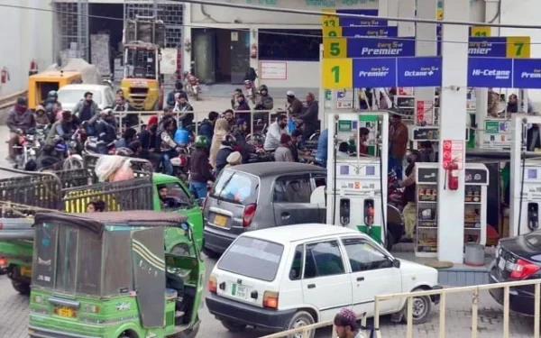 Petroleum dealers begin selling fuel under government relief scheme