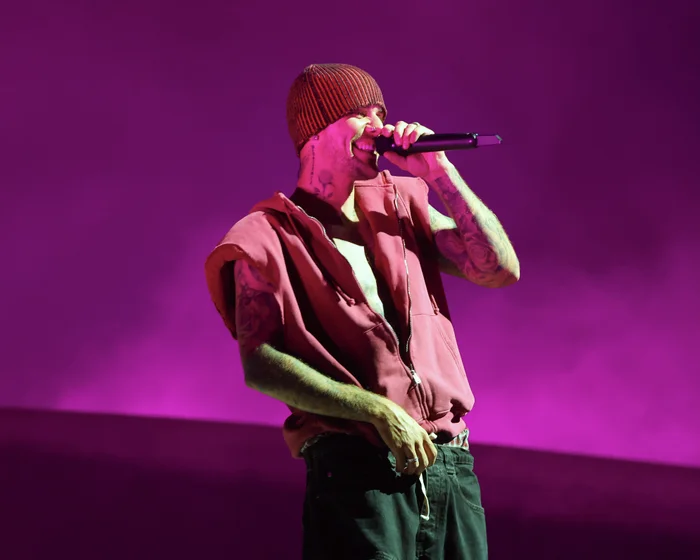 Justin Bieber surprises fans with acoustic performance in Los Angeles park Justin Bieber surprises fans with acoustic performance in Los Angeles park