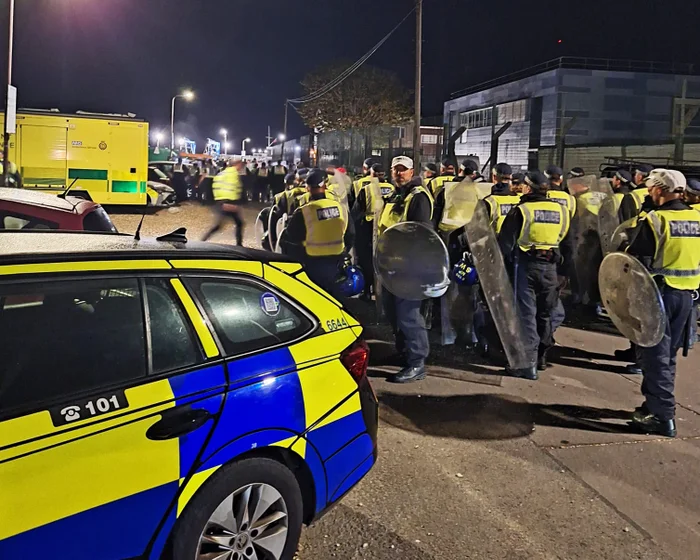 Police use force against far-right protesters in Portsmouth Police use force against far-right protesters in Portsmouth