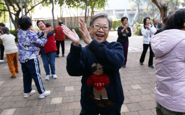 Laughter Therapy Shows Promise in Improving Chronic Lung Disease Laughter Therapy Shows Promise in Improving Chronic Lung Disease
